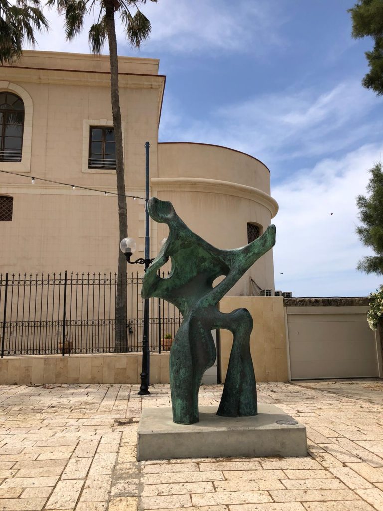 פסל נעורים נצחיים, אלי אילן