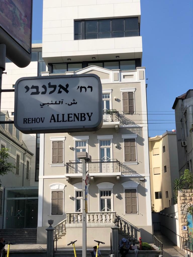טיול לאורך רחוב אלנבי