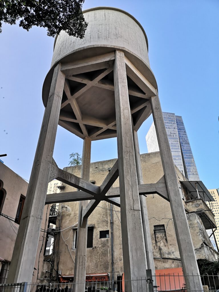 מגדל המים בשכונת מונטיפיורי