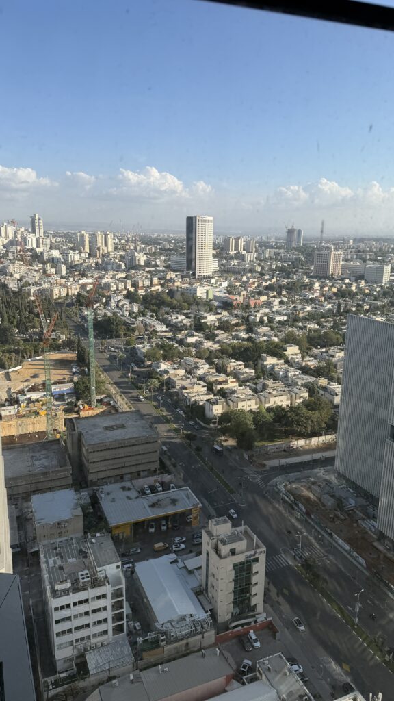 מבט מרקיע שחקים ממגדל תוהא מערבה